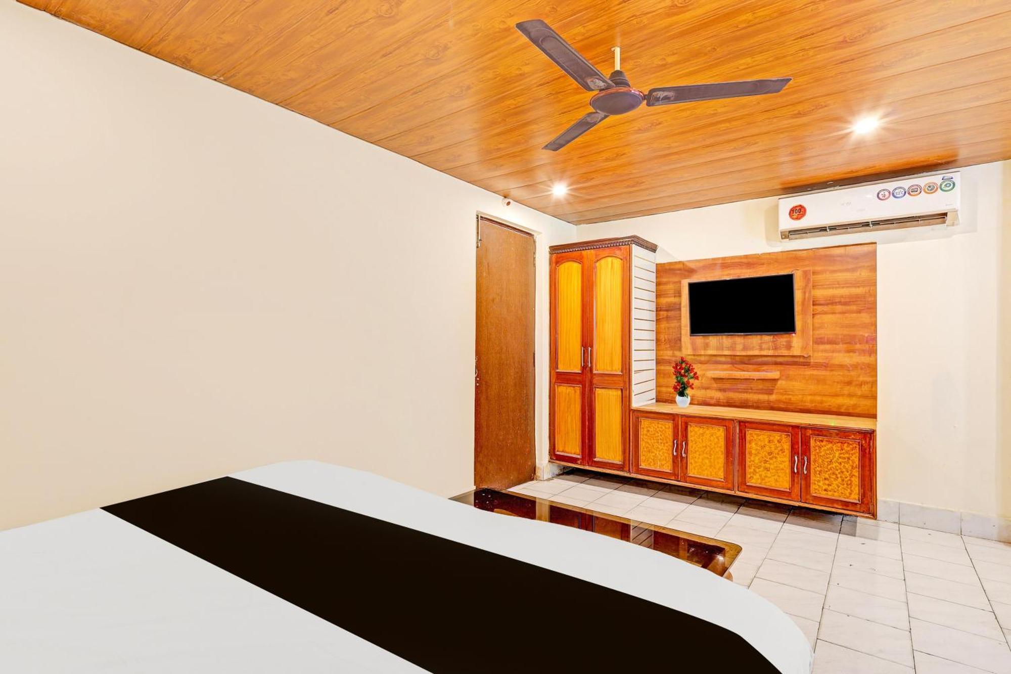Super Hotel O Besant Road Vijayawada Exterior photo